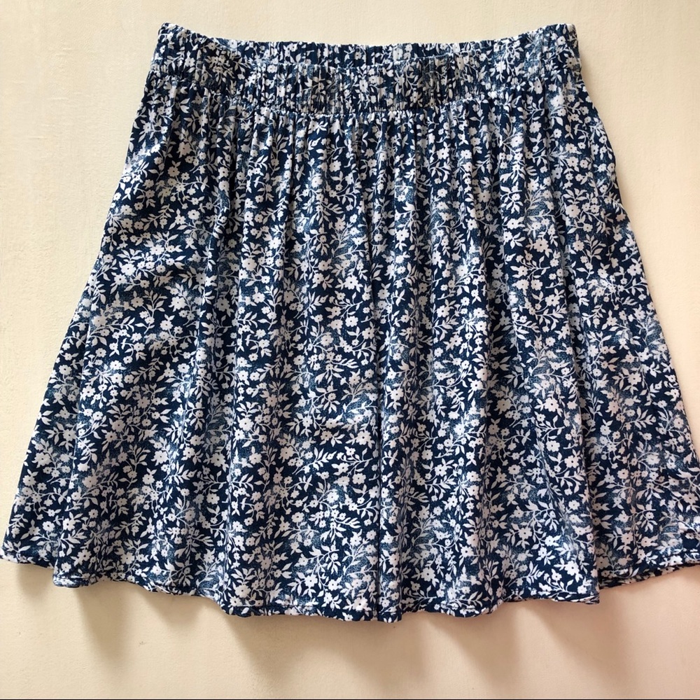 - Hollister blue & white print skirt, size M